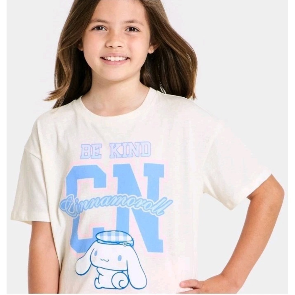 Cinnamon Roll Graphic T-shirts   Medium Girls Ivory